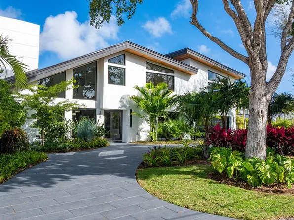 3001 NE 52nd Street, Lighthouse Point, FL 33064