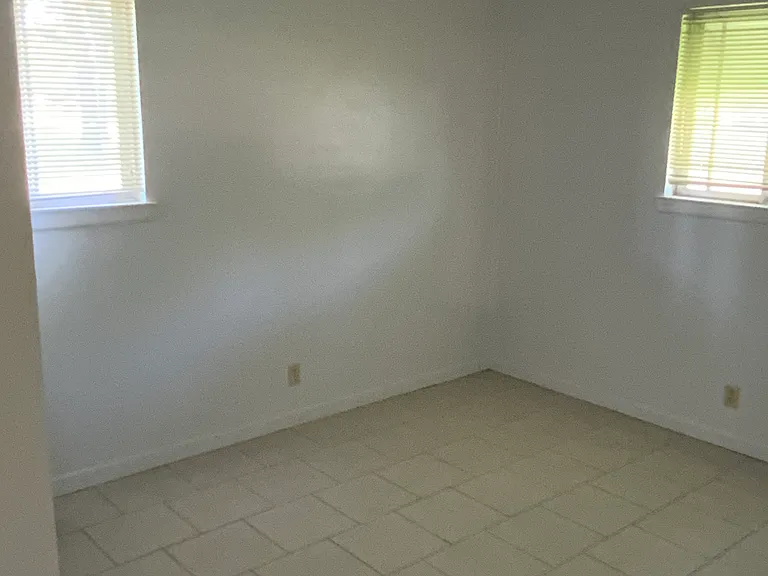 713 Clover Park Dr — Photo 18
