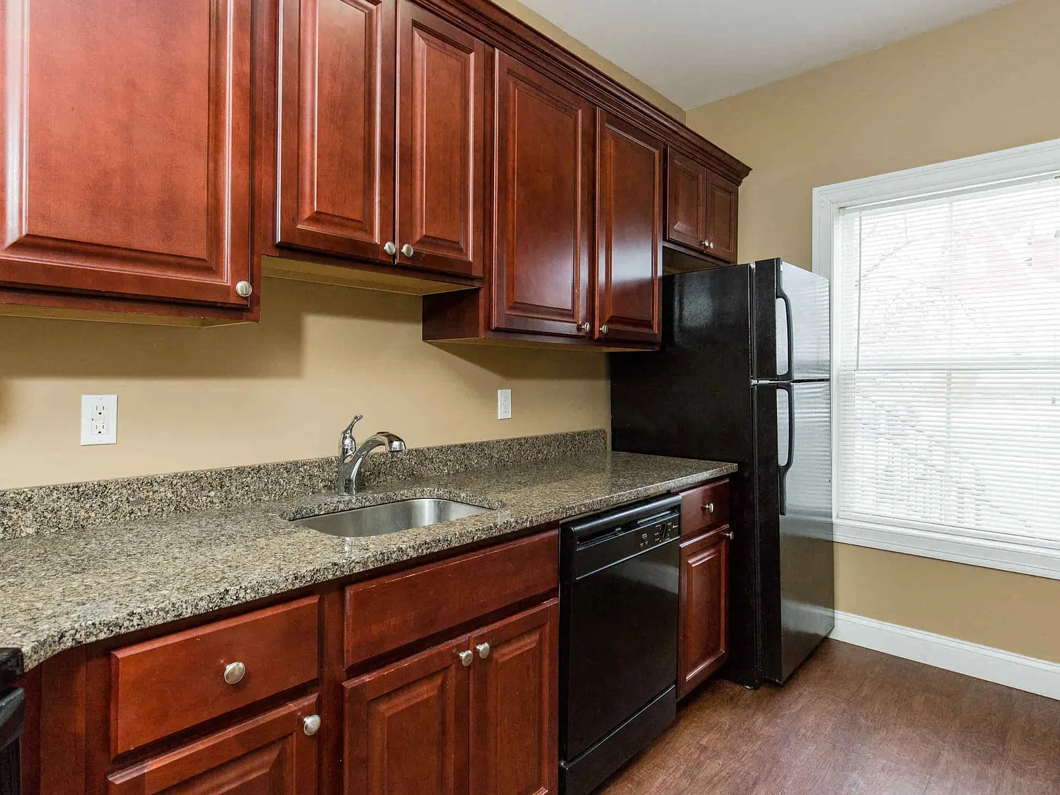Baxter Knolls Apartment — Photo 1
