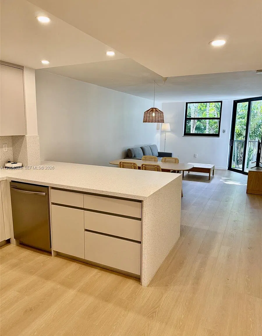 Ocean Village Condo — Photo 3