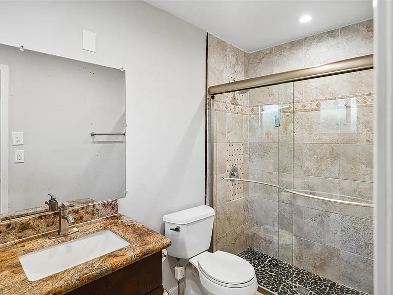 311 Hawthorne St #16 — Photo 14