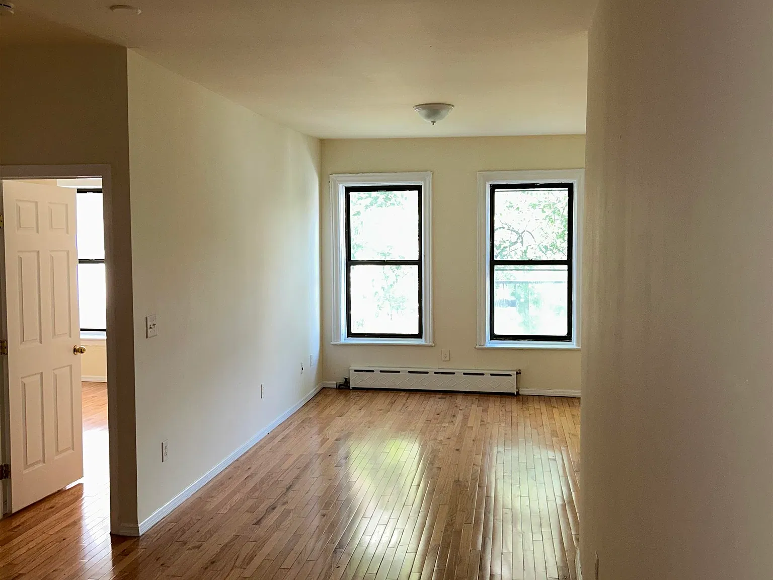 2 bed, 1.0 bath, $2,098 — Photo 2