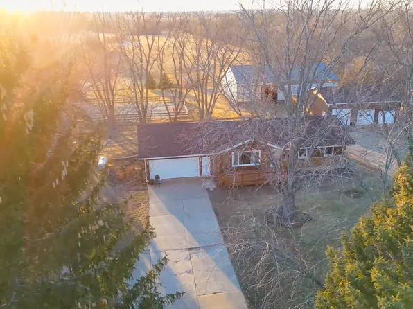 4015 Sunnyside Rd, Woodstock, IL 60098
