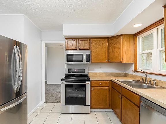 3rd image of 2876 Dennis Ln
