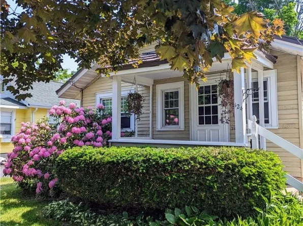 124 Grove St, North Syracuse, NY 13212