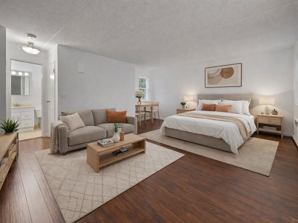 4 Consulate Dr APT 1B