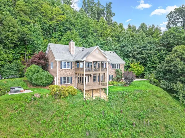 322 Fulcher Summit Dr, Franklin, NC 28734