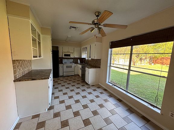 3rd image of 4727 Longstreet Pl