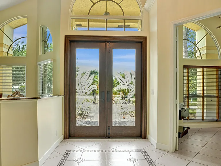 15910 Lindbergh Ln — Photo 5