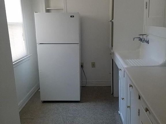 3rd image of 3701 W 1st St APT 301