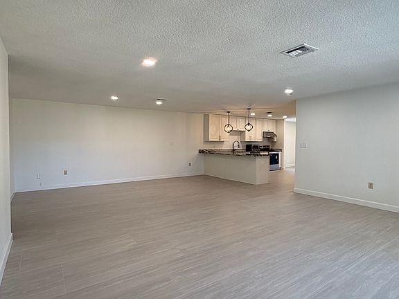 4th image of 1219 Lindsey Rd