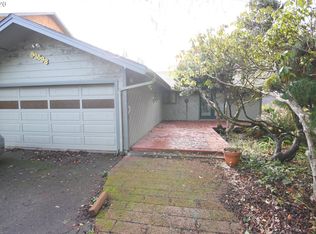 93598 W Dove Ln, North Bend, OR 97459
