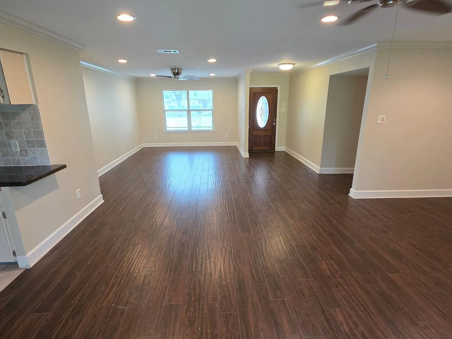 3 bed, 2.0 bath, 1958 sqft, $2,500 — Photo 4