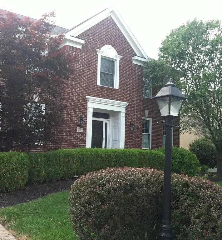 331 Ashmoore Cir W photo 1