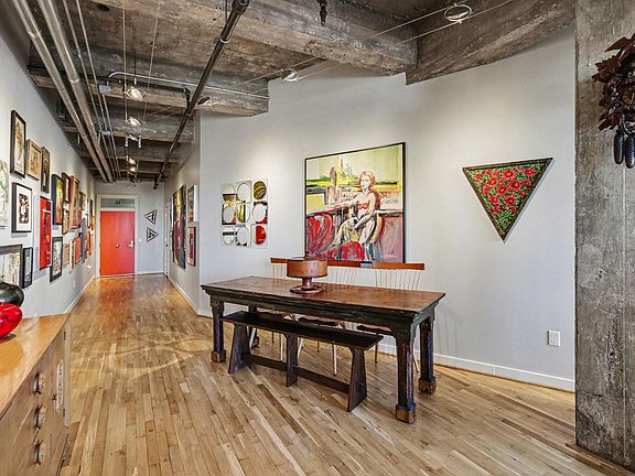 4th image of 204 Travis St APT 4E