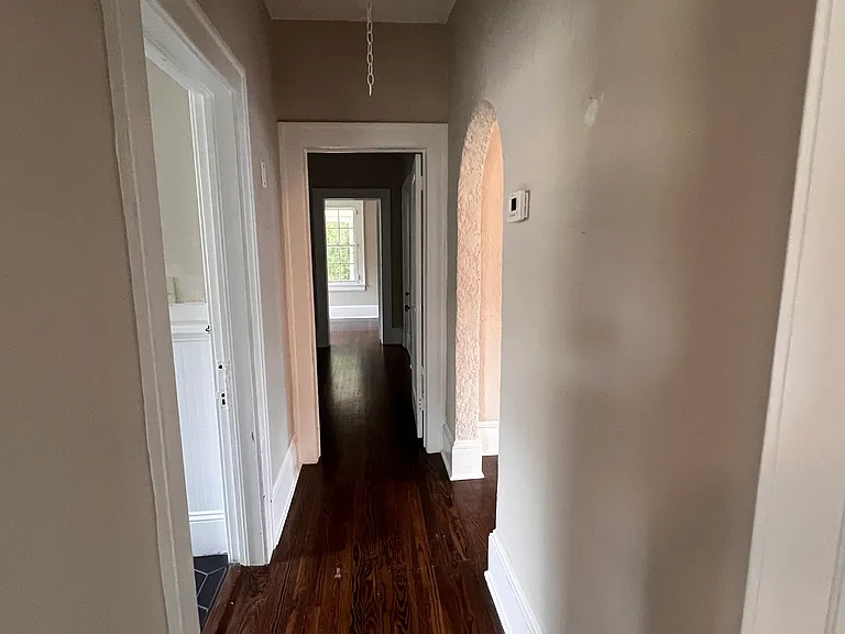 220 Leon Ave — Photo 14