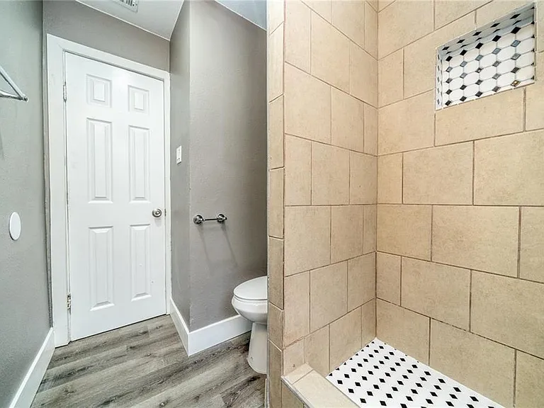 1412 W Colegrove Ave — Photo 10