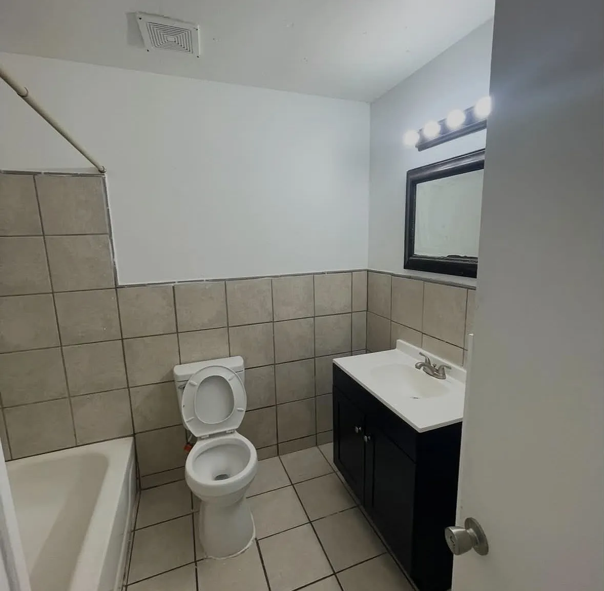 3 bed, 1.5 bath, 1204 sqft, $1,200 — Photo 3