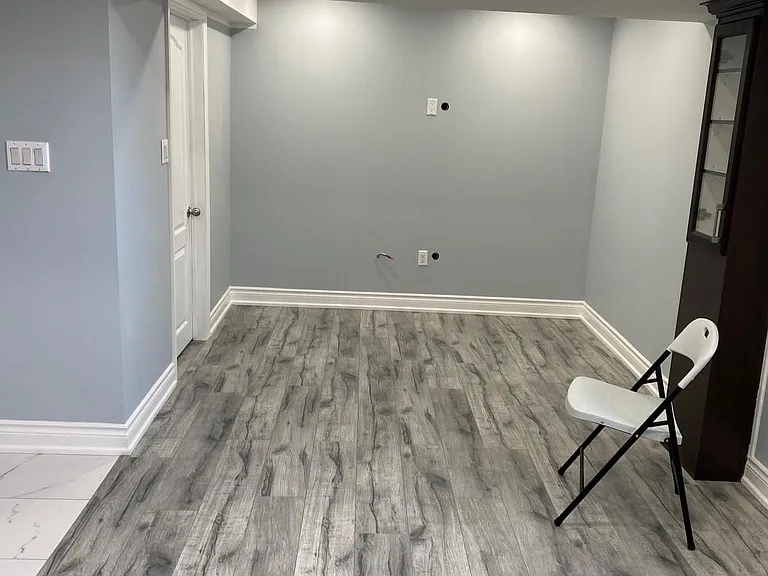300 Miller Park Ave — Photo 2