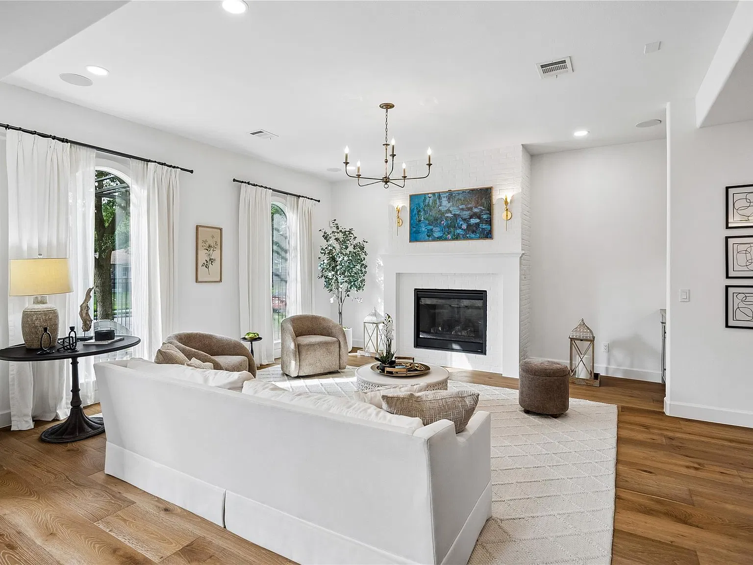 4 bed, 4.5 bath, 3915 sqft, $12,500 — Photo 4