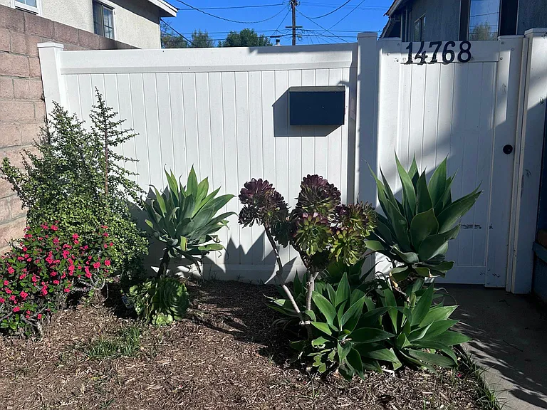 14768 San Fernando Mission Blvd — Photo 11