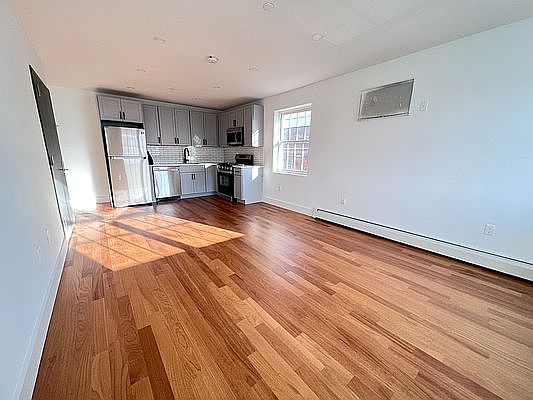 4th image of 440 Underhill Ave Floor 3