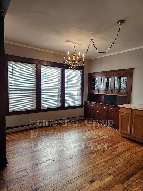 3 bed, 1.0 bath, 1300 sqft, $1,795 — Photo 3