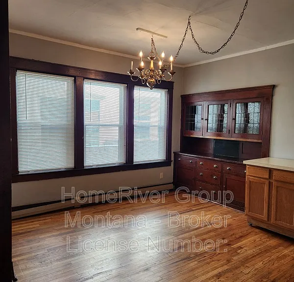546 S 3rd St W — Photo 3
