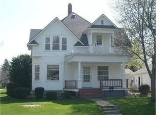 1014 E 1st St, Pella, IA 50219