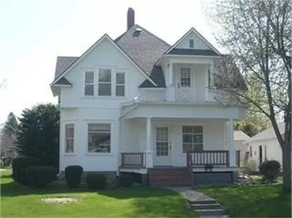 1014 E 1st St, Pella, IA 50219