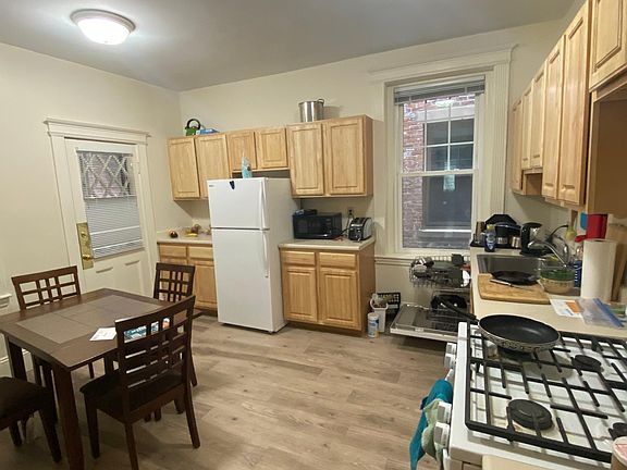 3rd image of 77 Longwood Ave #1R