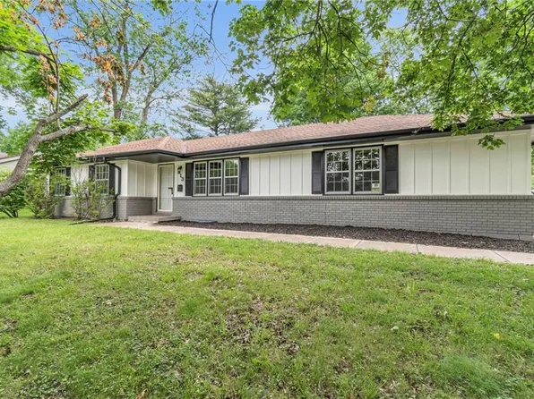 513 NE Independence Ave, Lees Summit, MO 64063