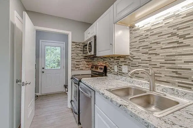 3313 Chesapeake Cir — Photo 3