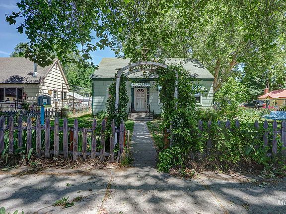 3rd image of 222 Murray Ave