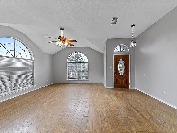 3rd image of 4020 Heritage Way Dr