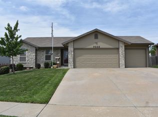 7038 SW 17th St, Topeka, KS 66615