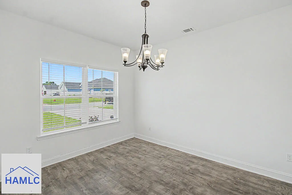 4 bed, 2.5 bath, 2072 sqft, $2,300 — Photo 4