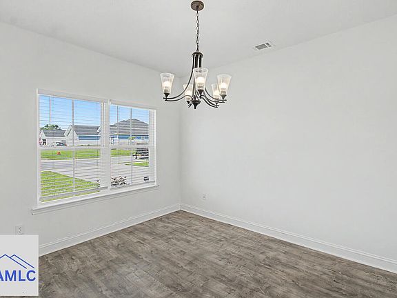 4th image of 40 Rimes Ave