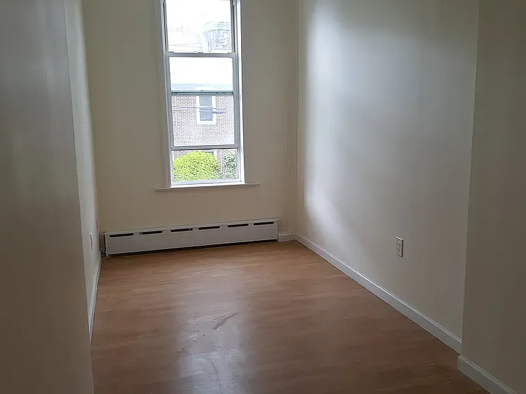 1499 E 15th St #3 — Photo 3