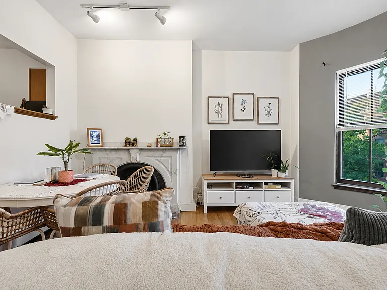 47 Rutland Sq #3 — Photo 2