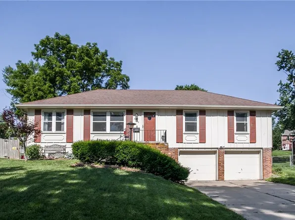 3920 S Milton Dr, Independence, MO 64055