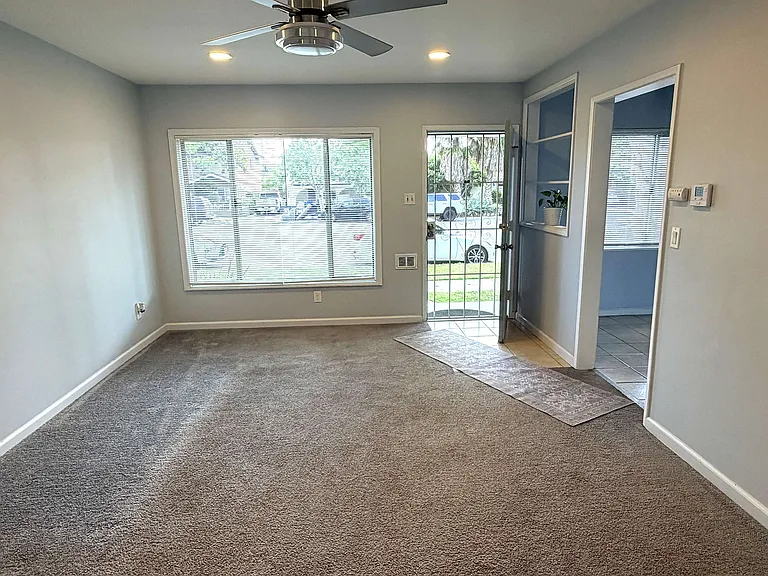 4827 Pacific Ave — Photo 4
