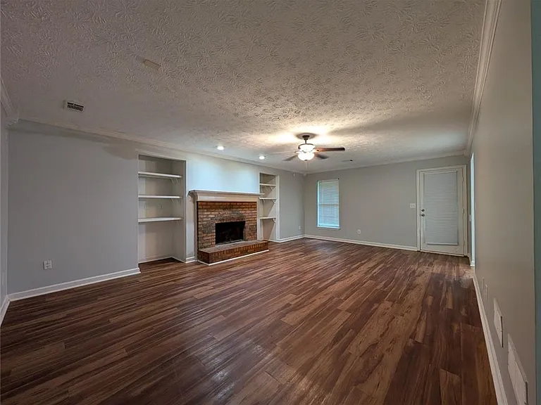 3004 Dogwood Ln — Photo 4