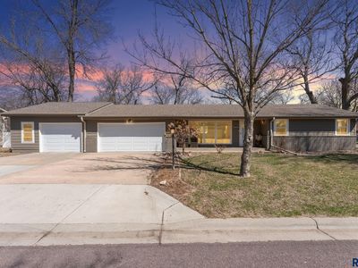 2220 E Sylvan Cir, Brandon, SD, 57005