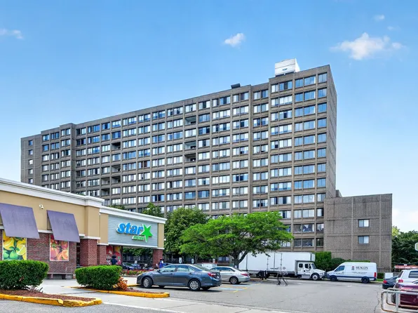 1731 Beacon St APT 915, Brookline, MA 02445