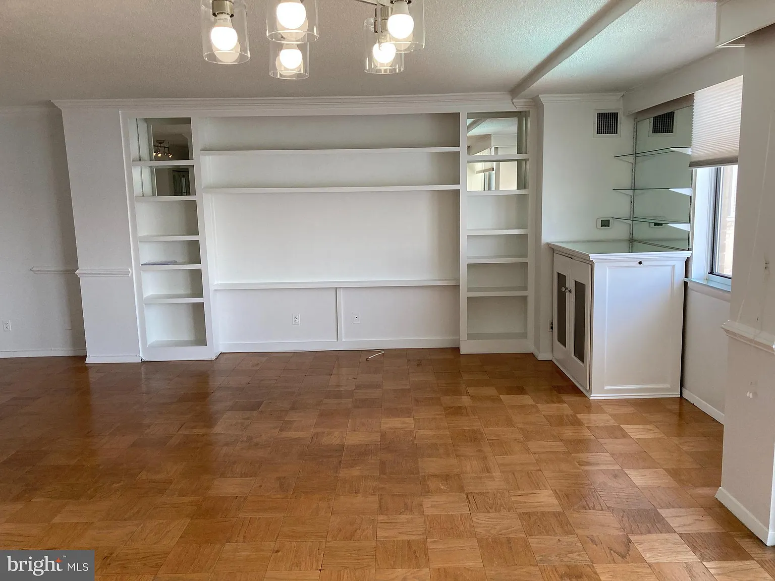 2 bed, 2212 sqft, $3,300 — Photo 4