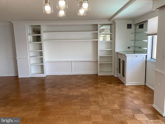 4th image of 501 Slaters Ln APT 403