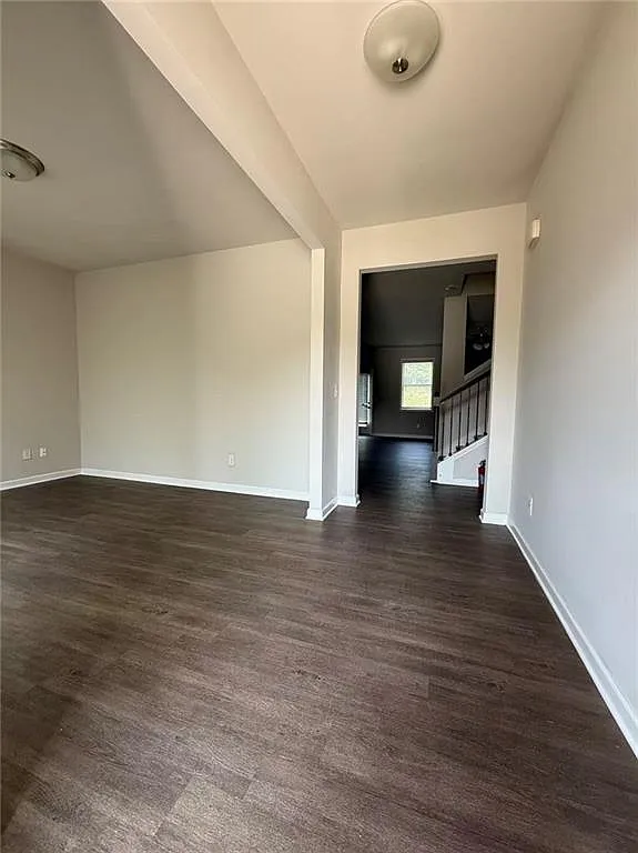 5 bed, 3.0 bath, 2511 sqft, $2,350 — Photo 2