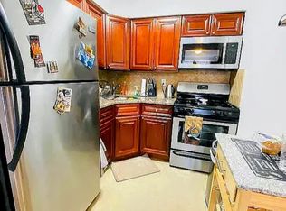 26-26 30th St #3R, Astoria, NY 11102