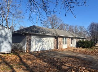 619 W Lombard Cir, Springfield, MO 65806